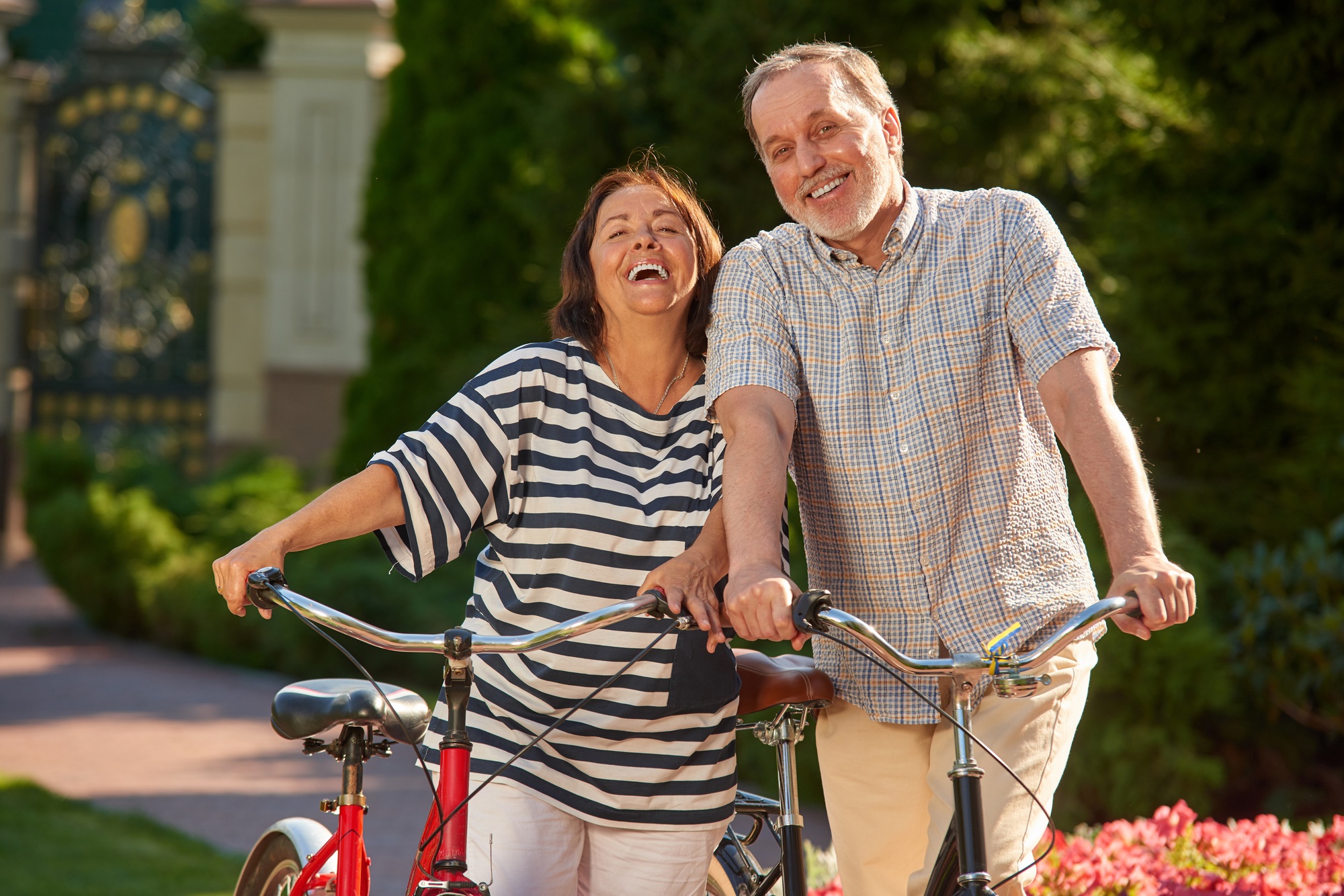 Happy smiling old couple with bikes.